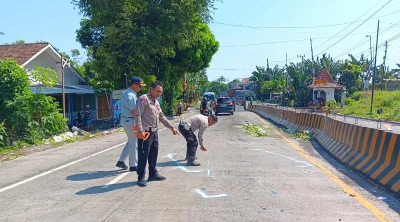 4 Orang Satu Keluarga Tewas dalam Kecelakaan Beruntun di Jalan Raya Probolinggo