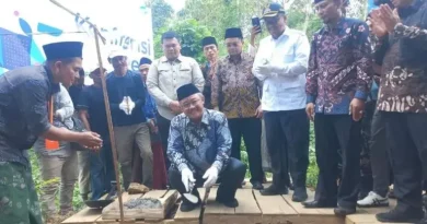 Peletakan Batu Pertama Jembatan Sirotol Mustaqim di Sampang