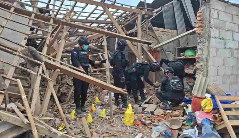 Rumah di Singosari Malang Luluh Lantak Diduga karena Petasan Rakitan, Enam Orang Terluka