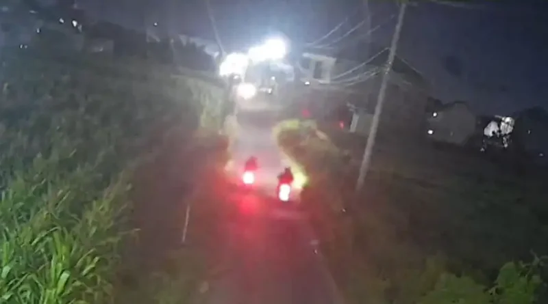 Dua Begal Celurit Terekam CCTV, Pedagang Tempe di Probolinggo Kehilangan Motor