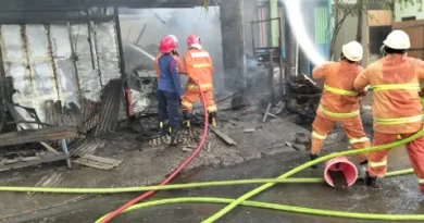 Ledakan Bensin 50 Liter di Rumah Tambal Ban Gresik, Satu Keluarga Terluka, Dua Mobil Hangus