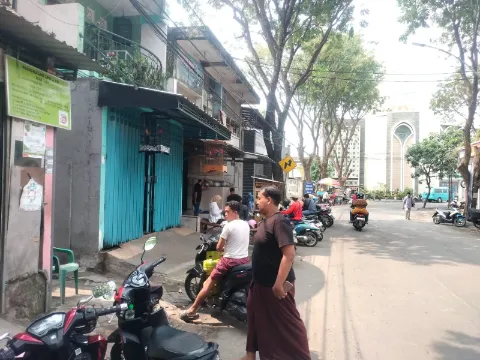 Kejar-kejaran di Tengah Kota Gresik, Pencuri Honda Scoopy Diringkus Warga dan Polisi di Lampu Merah