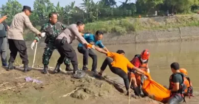 Pemancing di Ngawi Kaget Lihat Pria 64 Tahun Terapung di Sungai Bengawan Madiun