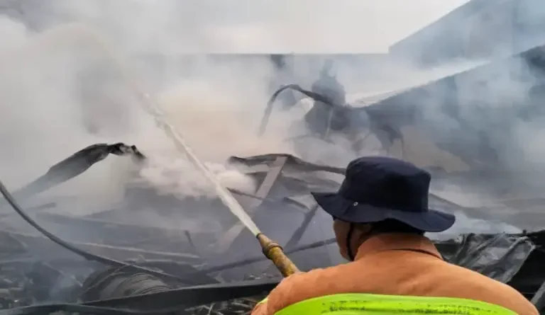 Gudang Gas Portable dan Panci di Tropodo Sidoarjo Hangus Terbakar