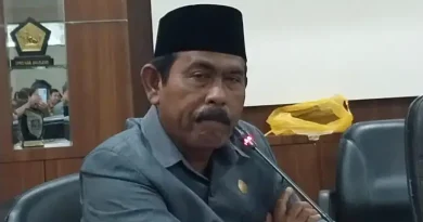 Ketua BK DPRD Jember Bela Kebiasaan Merokok Saat Rapat, Sebut Tembakau Identitas Daerah