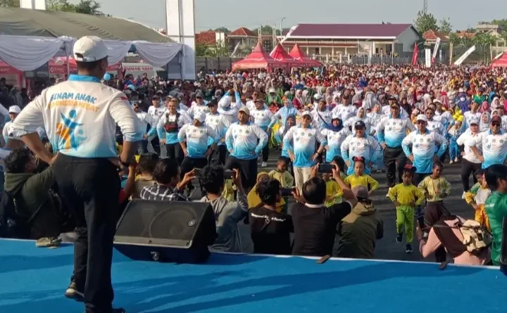 Rekor MURI untuk Senam Masal Anak Indonesia Hebat di Pamekasan bersama Menteri Abdul Mu'ti