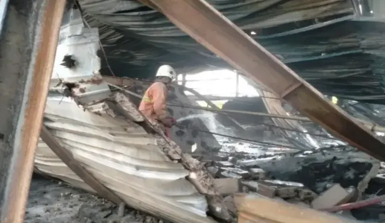 Api Ludeskan Kandang Ayam di Jatirejo Mojokerto, Tiga Unit Damkar Dikerahkan ke Lokasi