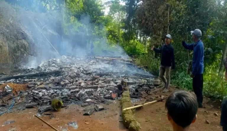 Tabung Gas Bocor Sebabkan Rumah di Botolinggo Bondowoso Terbakar