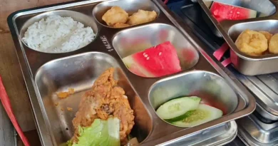 Siswa SD di Lumajang Temukan Ulat dalam Ayam Goreng MBG, SPPG Tarik Ratusan Paket