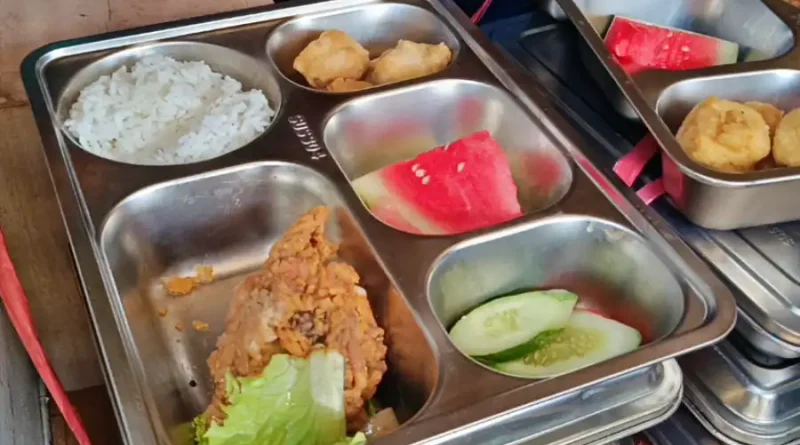 Siswa SD di Lumajang Temukan Ulat dalam Ayam Goreng MBG, SPPG Tarik Ratusan Paket