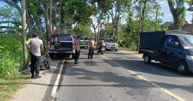 Pengendara Motor Tewas Usai Menyalip di Sebelah Kiri Lalu Tabrakan dengan Bus di Tulungagung