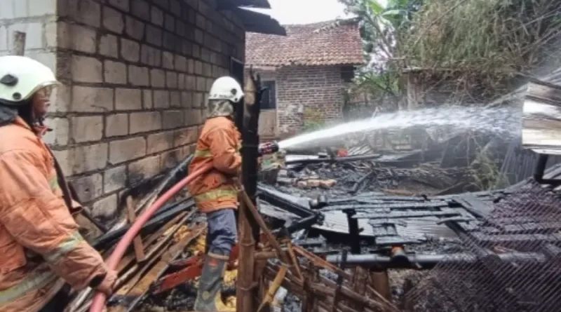 Api Ludeskan Kandang Kambing di Mojokerto, Dua Ternak Tak Sempat Diselamatkan
