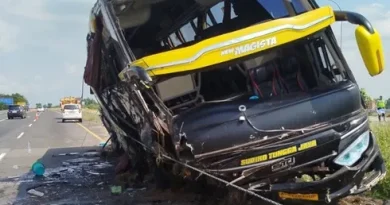 Empat Luka Ringan Usai Bus Pariwisata Terguling di Tol Jombang-Mojokerto, Sopir Diduga Ngantuk