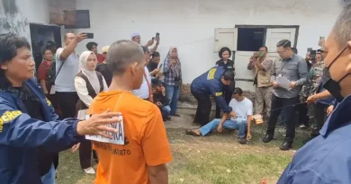 48 Adegan Rekonstruksi Kasus Menantu Bunuh Mertua di Mojokerto Berlangsung Hampir Dua Jam