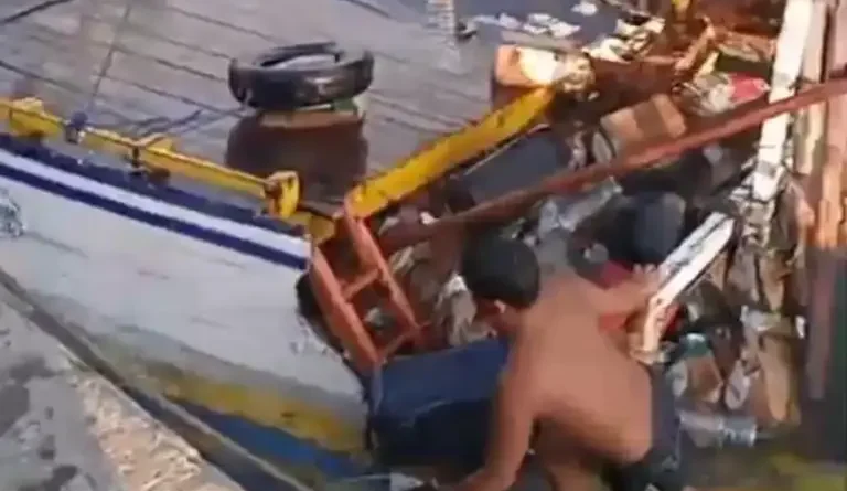 Diduga Kelebihan Muatan, Kapal BUMDes Bahari Makmur Tenggelam di Perairan Probolinggo
