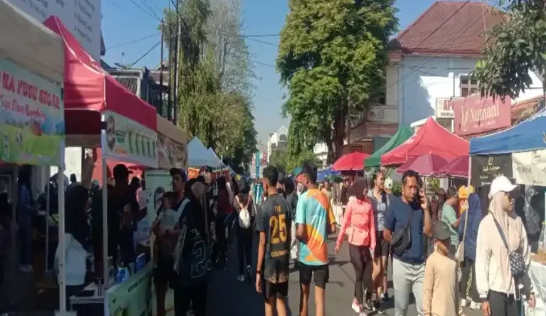 Car Free Day Blitar Terbukti Beri Berkah, Omzet Pedagang UMKM Tembus Rp2 Juta dalam Tiga Jam