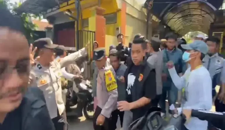 Copet asal Surabaya Beraksi Saat Pembagian 1 Juta Telur di Blitar Ditangkap