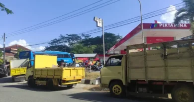 Antrean Mengular di SPBU Pacitan Usai Harga Pertamax Melonjak