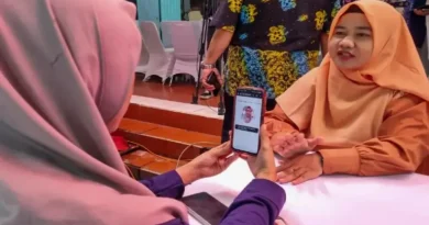 Ibu Ojol Surabaya Nyaman dengan Sistem Bansos Digital, Proses Verifikasi Cuma Dua Menit Ibu Ojol Surabaya Nyaman dengan Sistem Bansos Digital, Proses Verifikasi Cuma Dua Menit
