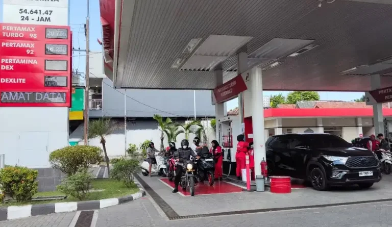 Pertamax Melonjak Rp3.950 per Liter, Warga Kediri Beralih ke Pertalite Demi Hemat