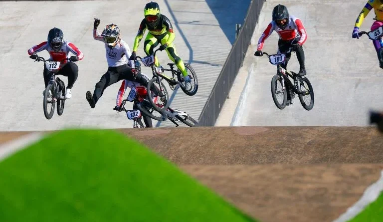 Rio Akbar Juara di Banyuwangi BMX Supercross 2026, Komet Sukprasert Takluk