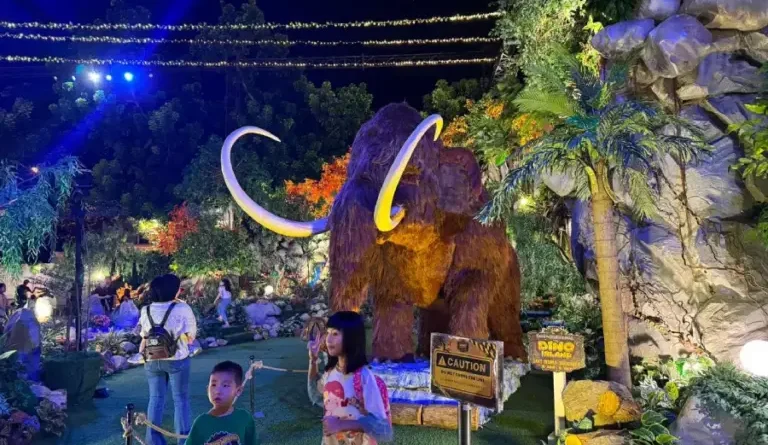 Dino Island Hadir Sebulan Penuh di Pakuwon City Mall, Anak Bisa Ikut Berburu Fosil
