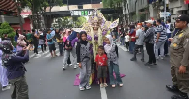 Surabaya Fashion Festival 2026 Dihadiri Ribuan Warga, Jalan Tunjungan Jadi Catwalk Raksasa Surabaya Fashion Festival 2026 Dihadiri Ribuan Warga, Jalan Tunjungan Jadi Catwalk Raksasa