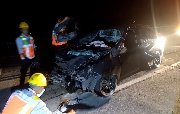 Tabrakan Maut di Tol Jombang, Honda City Hantam Belakang Truk Gandeng, Satu Penumpang Tewas