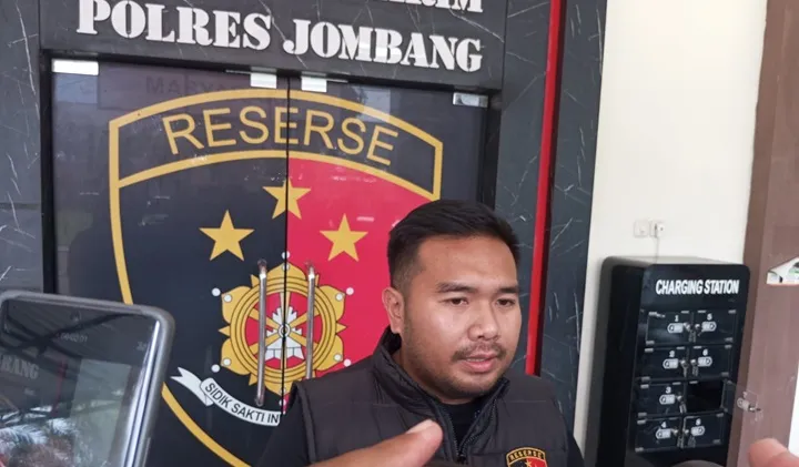 Penganiayaan Adik Kandung Berujung Maut, S (61) Jadi Tersangka di Polres Jombang