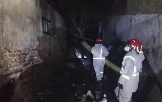 Rumah Warga Sumobito Jombang Terbakar, Warga Panik Lihat Kepulan Asap Tebal