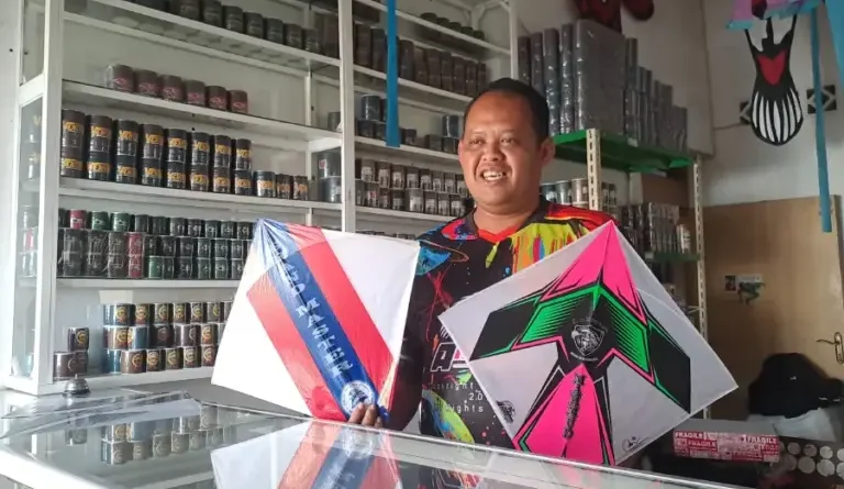 Layangan Ahoed DC Malang Jadi Andalan Kejuaraan Dunia Combat Kite di Perancis