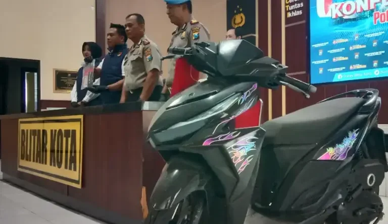 Remaja Blitar Terjebak Komplotan Lewat Aplikasi OMI, iPhone Raib