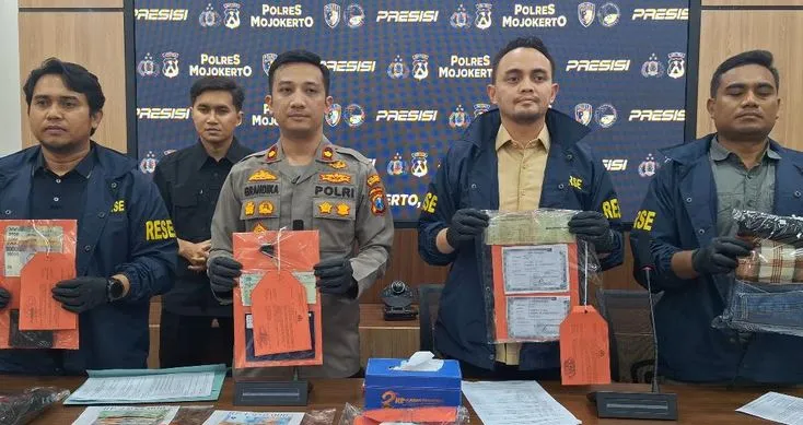 Dua Penipu Modus Gandakan Uang di Mojokerto Berhasil Diringkus, Korban Rugi Puluhan Juta