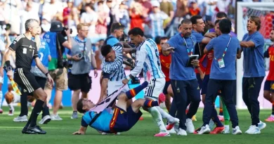 Insiden Panas Warnai Final Piala Dunia, Paredes Diusir Usai Cekik Pemain Spanyol Insiden Panas Warnai Final Piala Dunia, Paredes Diusir Usai Cekik Pemain Spanyol